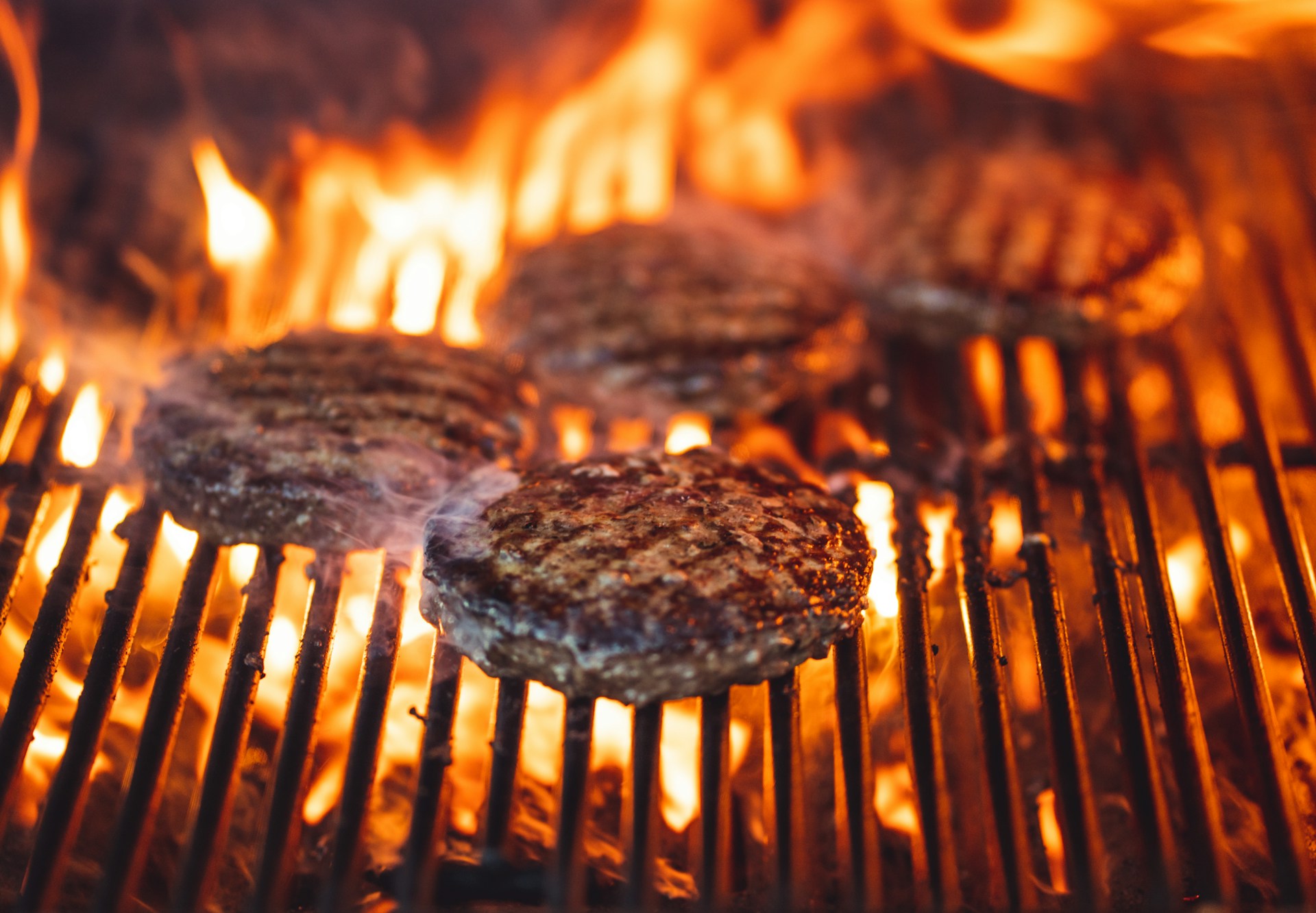 Grillen im eigenen Garten: Die perfekte BBQ Party für unvergessliche Abende